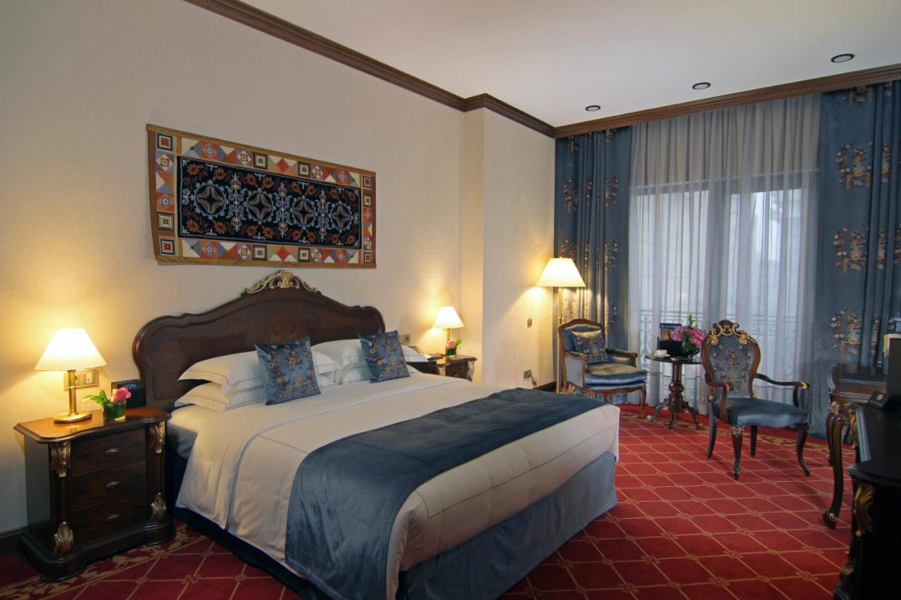 Orion Hotel บิชเคก ภายนอก รูปภาพ A room at the hotel
