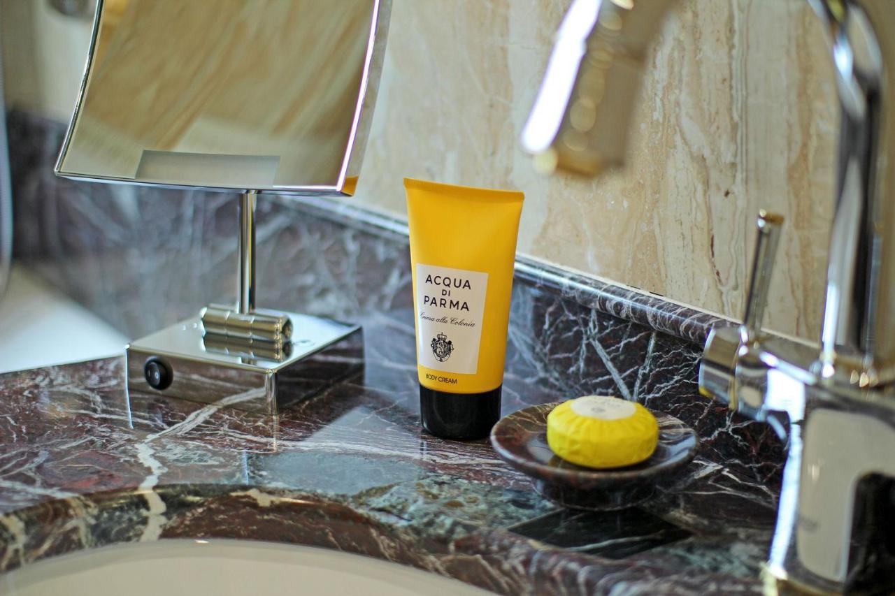 Orion Hotel บิชเคก ภายนอก รูปภาพ Acqua di Parma products