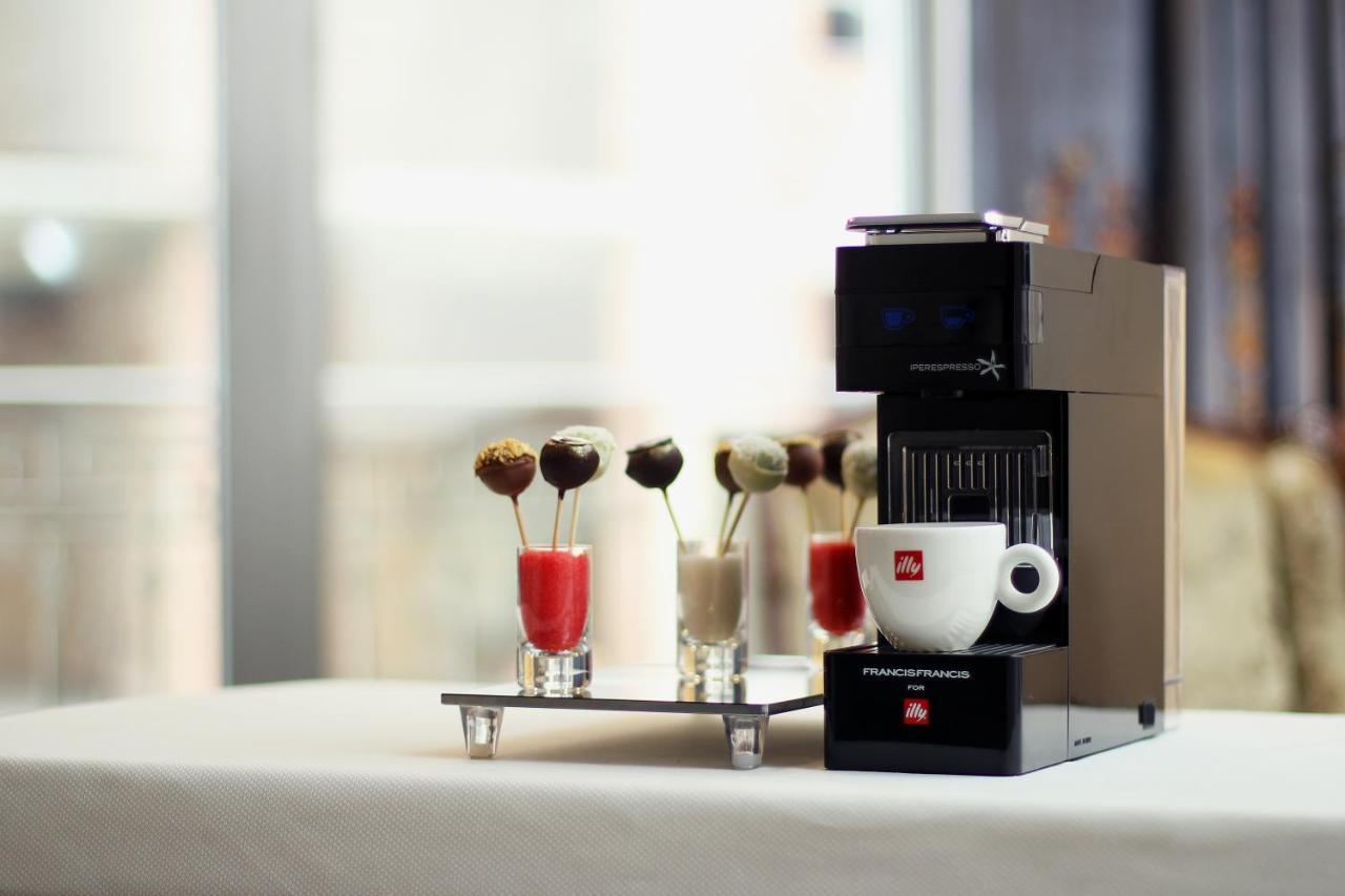 Orion Hotel บิชเคก ภายนอก รูปภาพ A Nespresso Vertuoline coffee machine