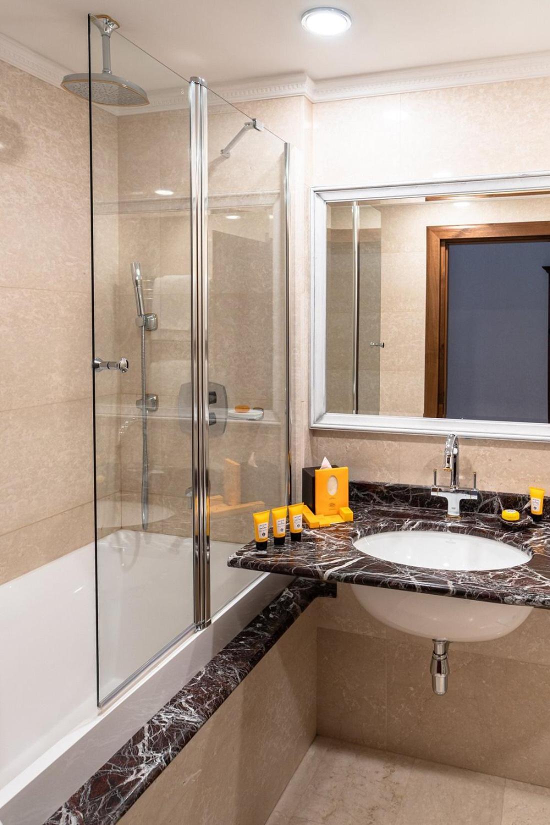 Orion Hotel บิชเคก ภายนอก รูปภาพ