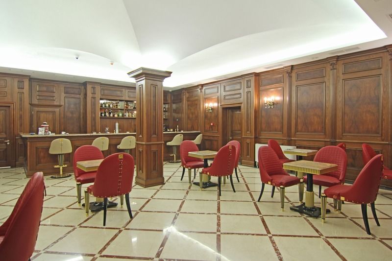 Orion Hotel บิชเคก ภายนอก รูปภาพ The interior of the bar