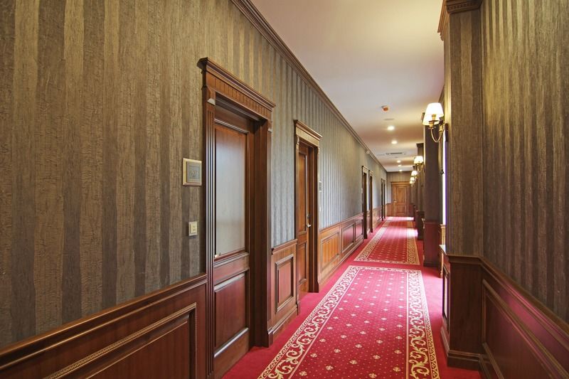 Orion Hotel บิชเคก ภายนอก รูปภาพ A corridor in a hotel