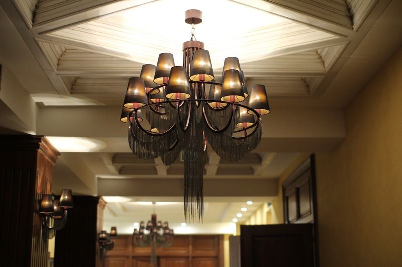 Orion Hotel บิชเคก ภายนอก รูปภาพ A chandelier