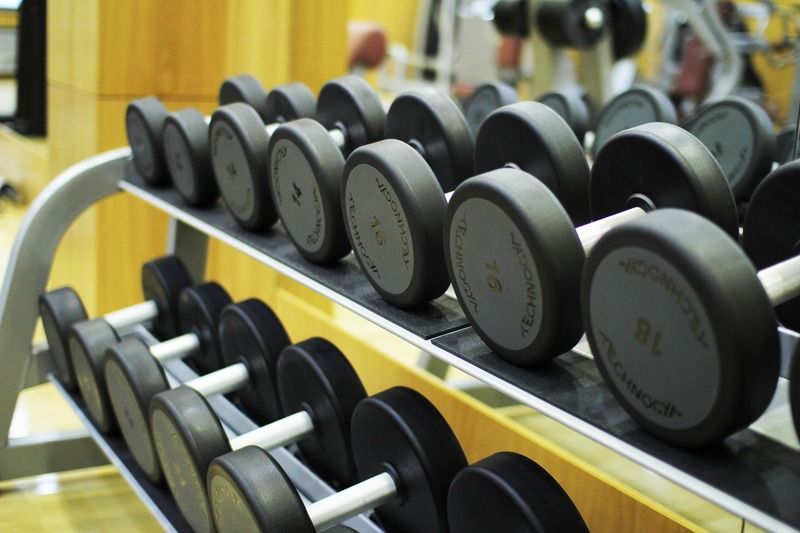 Orion Hotel บิชเคก ภายนอก รูปภาพ Dumbbells on a rack
