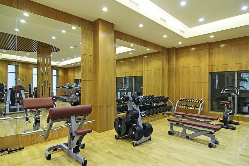 Orion Hotel บิชเคก ภายนอก รูปภาพ A gym at a hotel