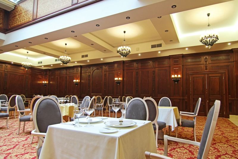 Orion Hotel บิชเคก ภายนอก รูปภาพ Restaurant