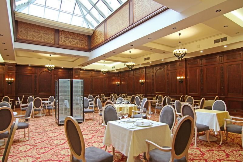 Orion Hotel บิชเคก ภายนอก รูปภาพ Restaurant