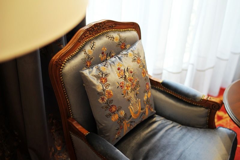 Orion Hotel บิชเคก ภายนอก รูปภาพ A cushion