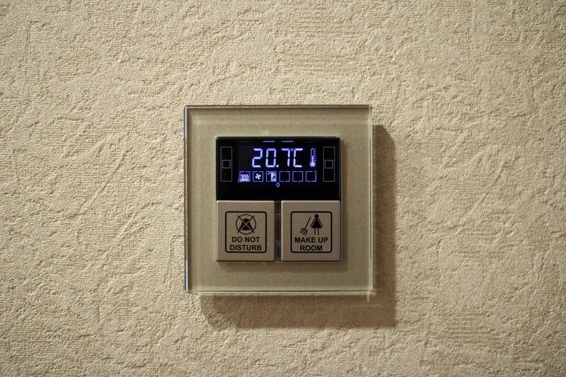 Orion Hotel บิชเคก ภายนอก รูปภาพ A digital thermostat