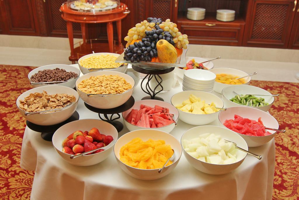 Orion Hotel บิชเคก ภายนอก รูปภาพ Fruit salad