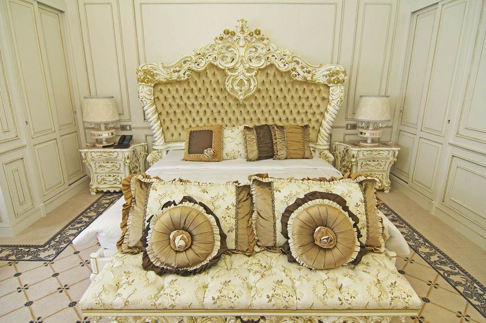 Orion Hotel บิชเคก ภายนอก รูปภาพ A bedroom in the Emirates Palace