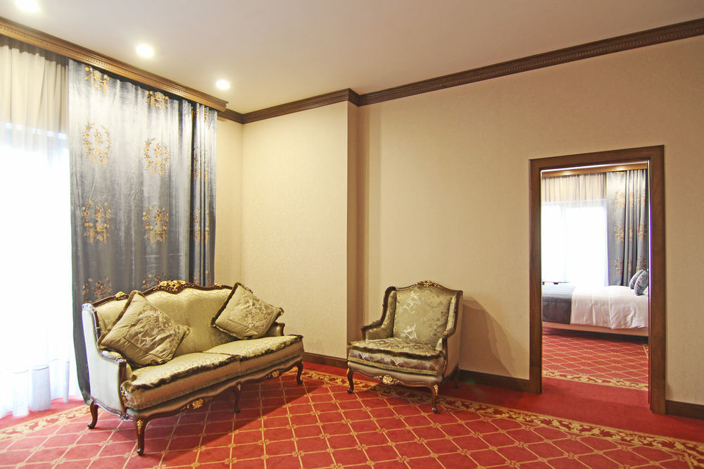 Orion Hotel บิชเคก ภายนอก รูปภาพ Suite