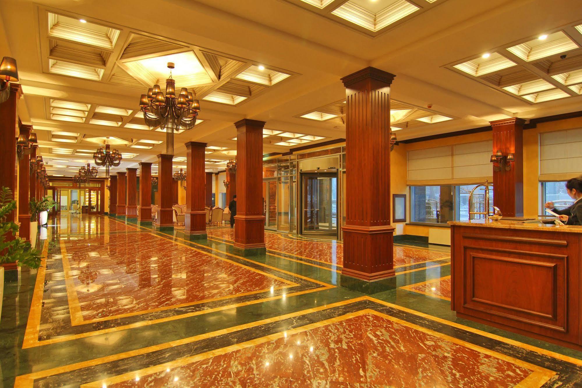 Orion Hotel บิชเคก ภายนอก รูปภาพ Lobby